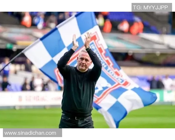 林肯城与伊普斯维奇的激烈对决揭示英冠联赛新格局